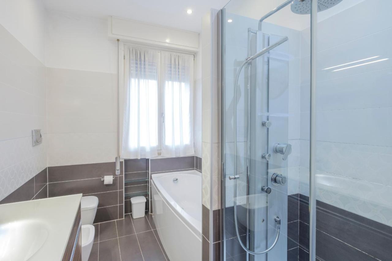 Aura Home Sirmione - 2 Bedrooms Apartment מראה חיצוני תמונה