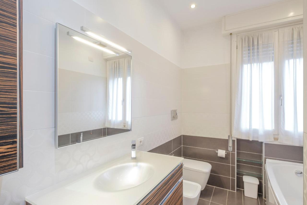 Aura Home Sirmione - 2 Bedrooms Apartment מראה חיצוני תמונה